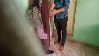 Chudai Sex Video Girlfriend With Her Boyfriend Near The Road Video