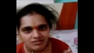 Desi Bhabhi in redi suite boob press Video