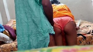 Desi bhabhi ki doggy style hard booty hottie enjoying a hard doggie bang session Video