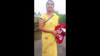 Indian Delhi Hot Sexy Wife Standing Style Fuck Pussy In Outdoor Video