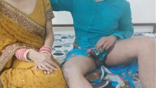 Indian desi bhabhi exposing sex fat pussy to lover at home Video