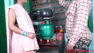 Xnxx mom इंडियन भाभी की चुदाई की पोर्न वेब सीरीज Video
