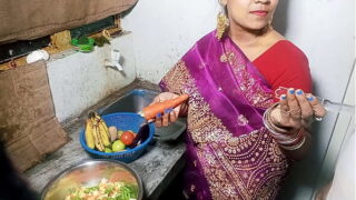 Xnxxxxx मोटी बंगाली माँ को बेटे ने चोदा बिस्तर पर Video