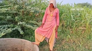 देसी स्टेप सिस्टर अपने छोटे भाई के साथ हिन्दी में चुदाई की गंदी गंदी बातें करते Video